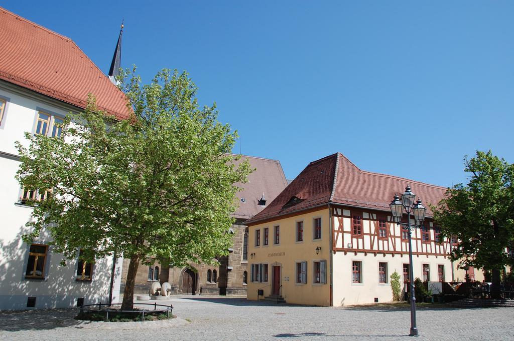 Hotel & Cafe Mohrenbrunnen Eisenberg  Bagian luar foto